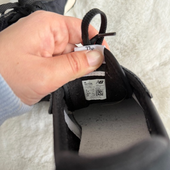 New Balance 327 Black White Boy’s Size 6 - Picture 12 of 15